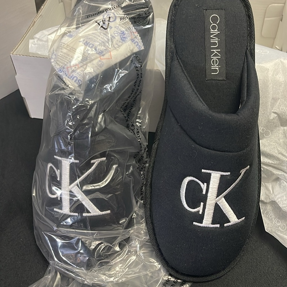 Calvin Klein Men's Xenith Round-Toe Slippers (Size 10M) - Picture 5 of 9